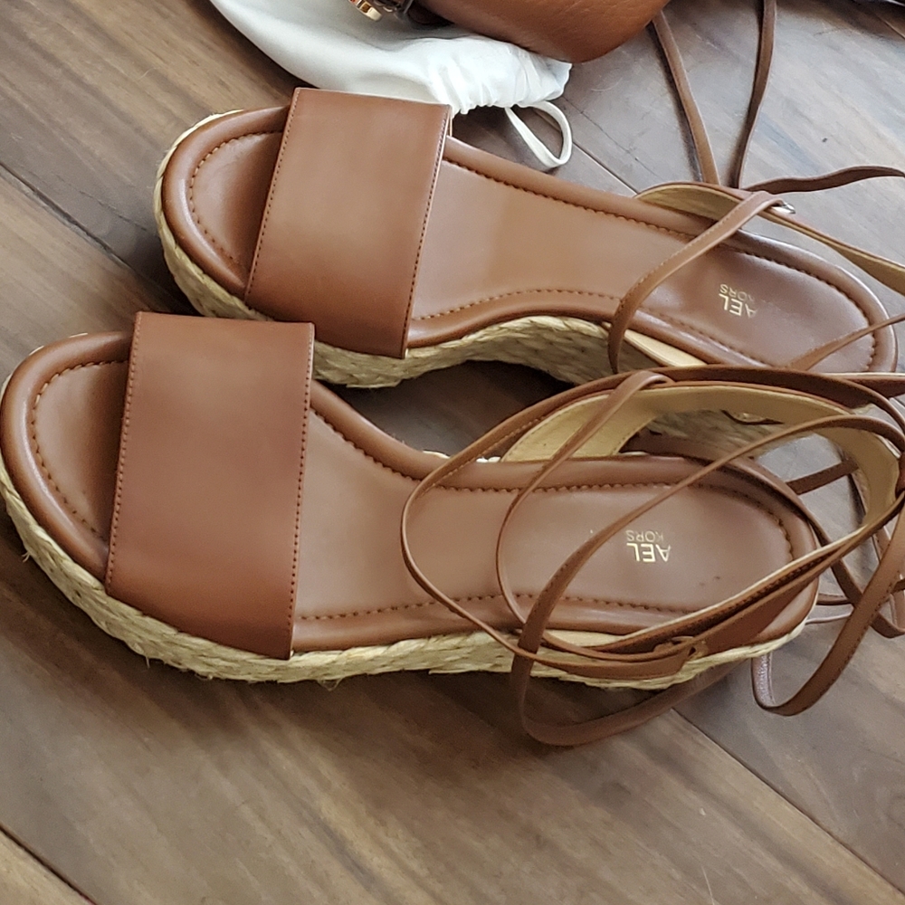 Shoes - Picture 1 of 3